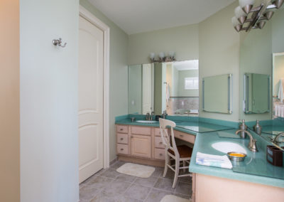 Luxury bathroom photo at Beachside Rehab