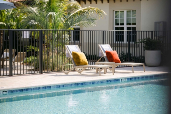 Pool.side.pillows